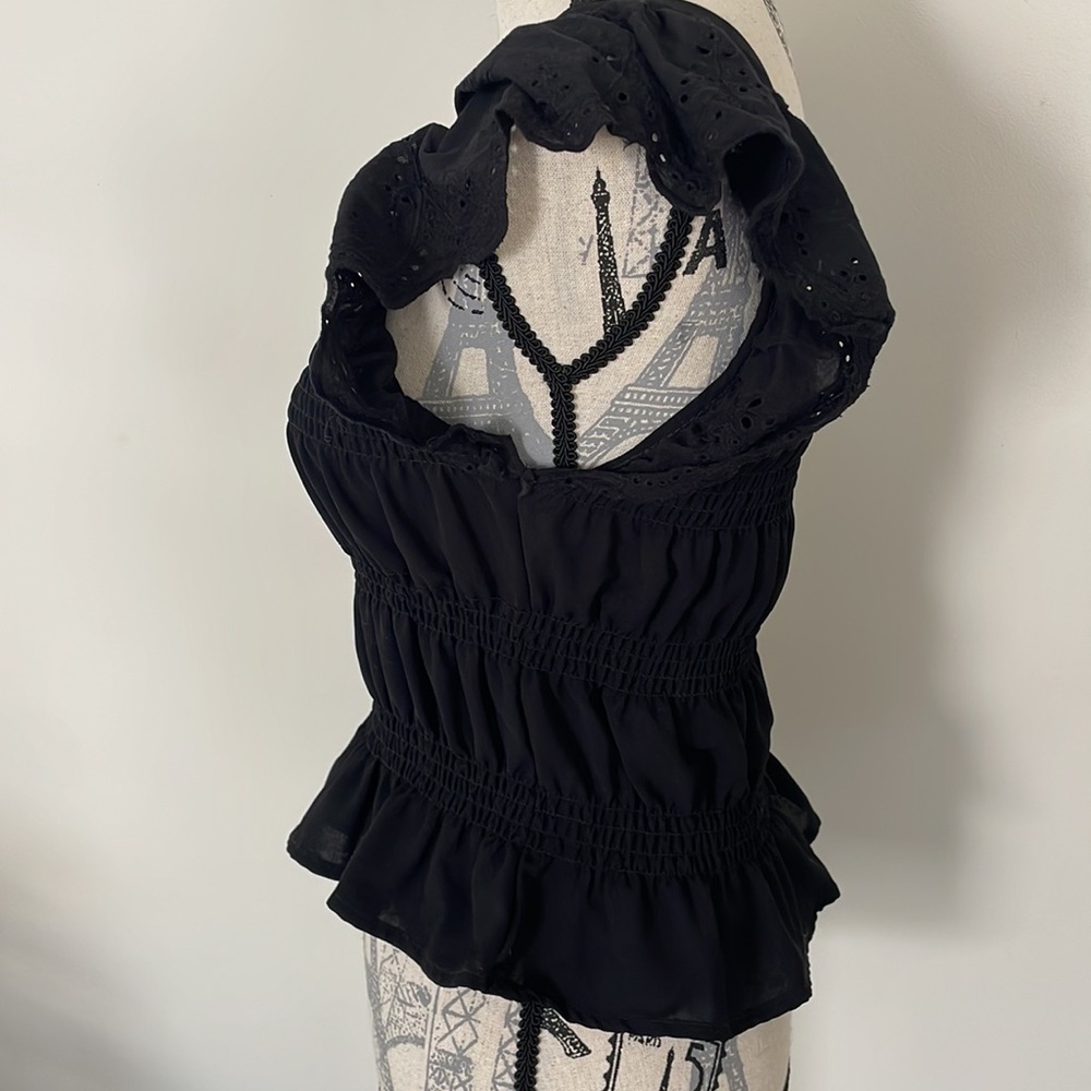 BEAUTIFUL DETAILS BLACK TOP - Picture 2 of 6